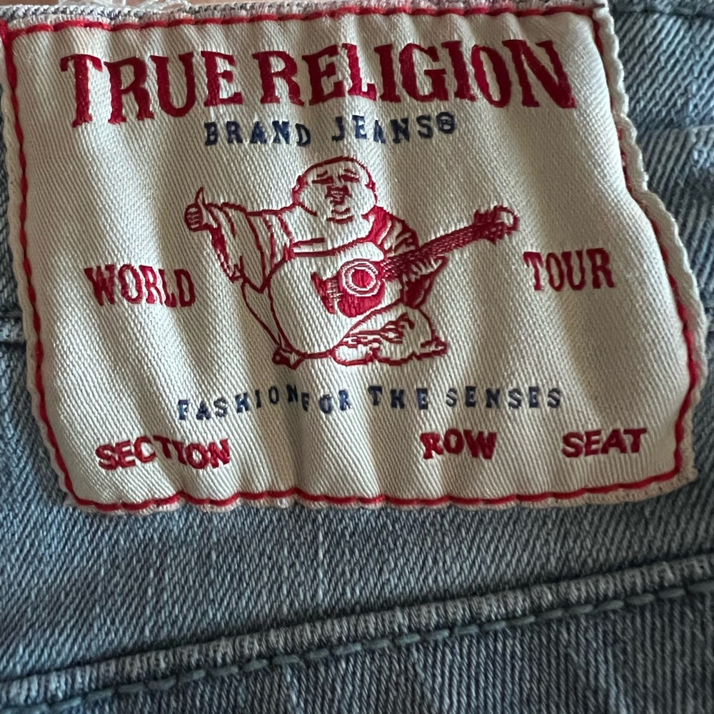 True Religion Women’s Riley Knee Length Light Wash Raw Hem Jean Shorts Size 30 - Picture 6 of 11